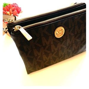 Michael Kors Cross body purse